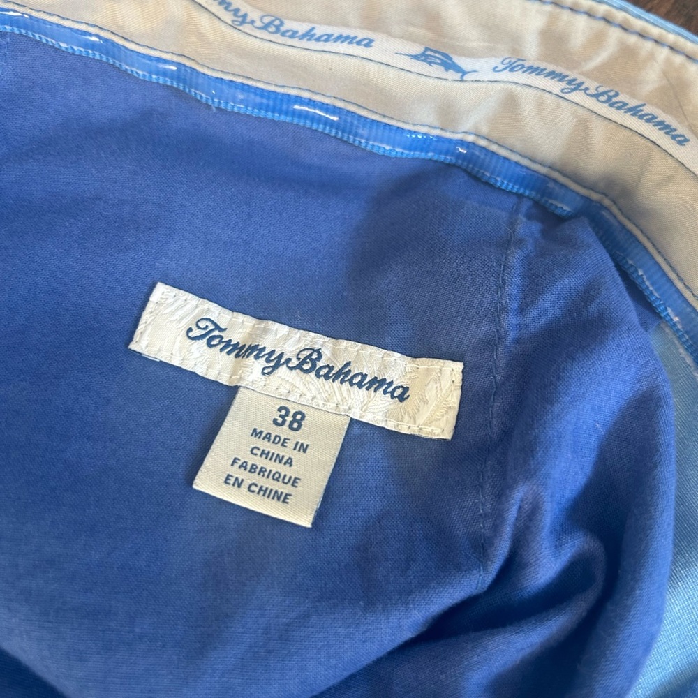 Tommy Bahama shorts like new. Waist size 38.